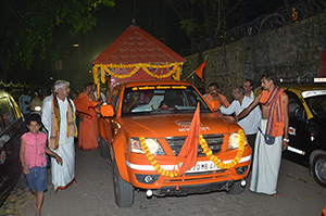 Devotees with the Guru Rath at the proposed hospital site - GSB Seva Mandal, Mumbai
