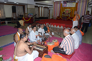 Members offering prayers during the Rath Yatra - GSB Seva Mandal, Mumbai