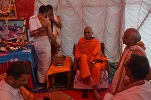 HH Swamiji and devotees at Varsave land - GSB Seva Mandal, Mumbai